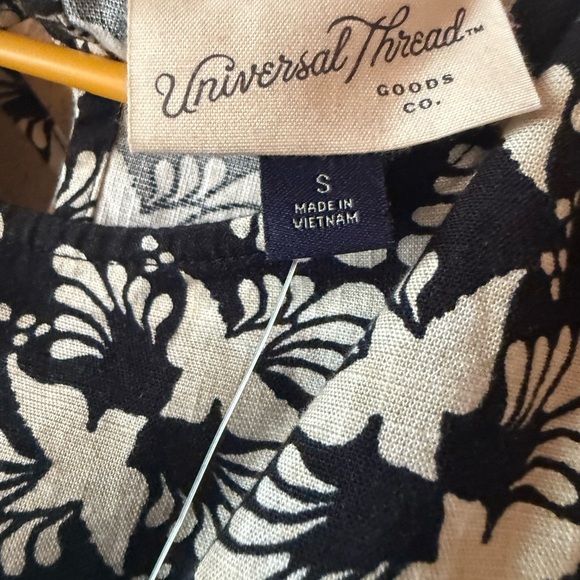 Universal Thread Black and Cream Floral Midi Dress - Picture 5 of 6